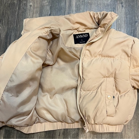 Fashion Nova Beige Tan Cropped Puffer Drop Shoulder Front Zip Jacket Size S - Picture 8 of 11